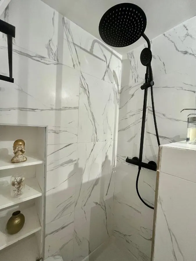 Apartment Nouveau Loft: Vieille-Ville, Musee Picasso, Marche Antibes